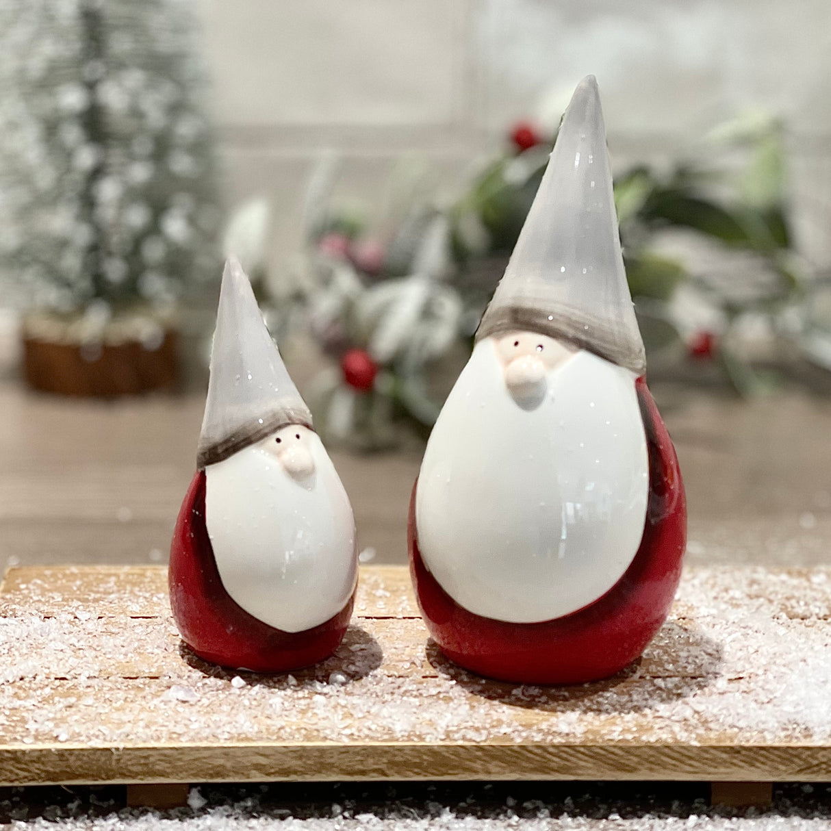 Red/Grey Ceramic Santa | 10cm