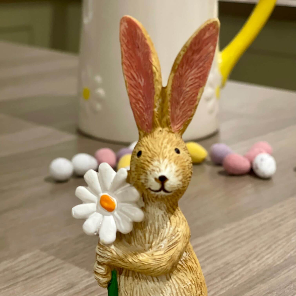 Bunny with Daisy | 13.5cm