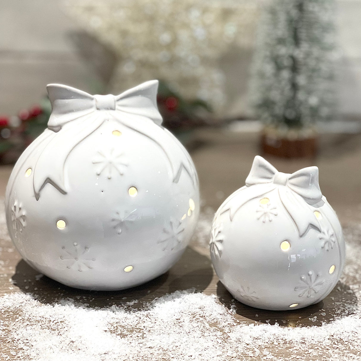 Glazed Ceramic LED Bauble with Bow | 9.5cm